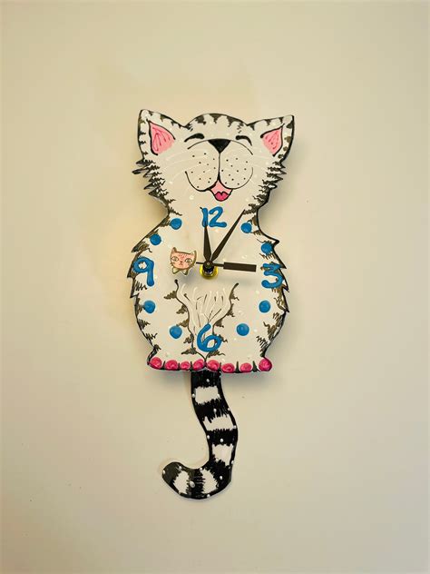Cat Clock With Swinging Tail Pendulum •cat Lover T Kitty Cat Clock