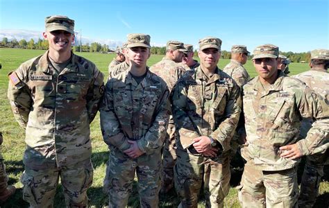 Four Soldiers Are 1st In Nyng To Earn Expert Soldier Badge National