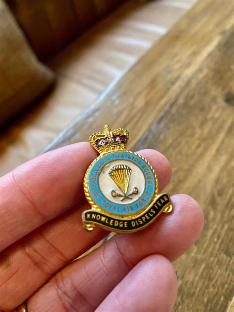 No1 Parachute Training School Royal Air Force Pin Badge Raf Hwmiller