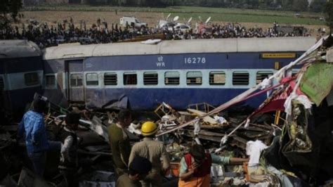 Kereta api, ejaan keretapi hanya untuk nama khas bagi keretapi tanah melayu (ktm). 119 Tewas Dalam Kecelekaan Kereta di India - Tribunnews.com