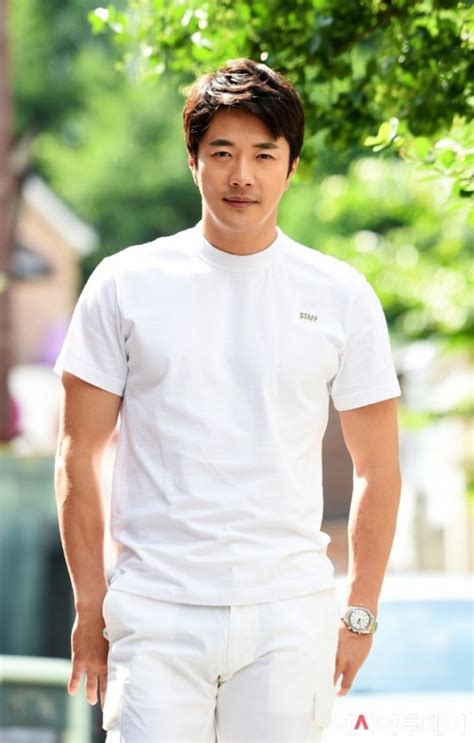 These Sizzling Hot Korean Actors Are Over 40 Years Old Kdramastars