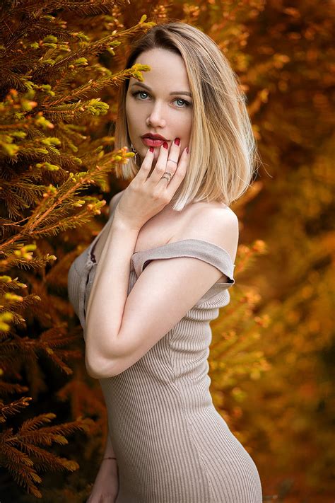 Women Model Portrait Display Blonde Looking At Viewer Red Lipstick