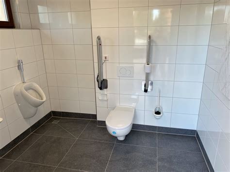 Stadtfriedhof hat eine neue barrierefreie Toilette bekommen - Ansbach Plus