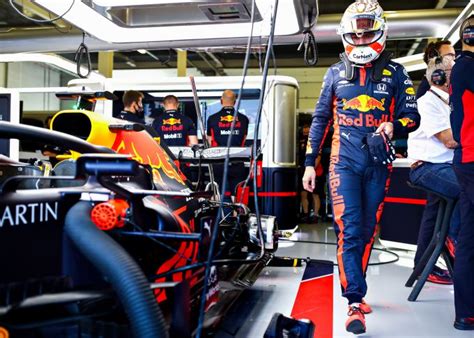 We kijken alvast uit naar de race van morgen. Lewis Hamilton vanaf P1 naar kwalificatie op Silverstone ...