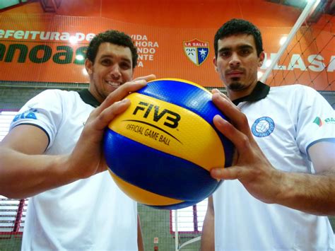 Per il sito di @nicoschira, il racconto del ritorno al successo dello #sporting e del capolavoro di #rubenamorim: Jardel e Evandro são os novos reforços do Vôlei Canoas ...