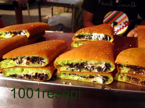 Apam balik merupakan street food yang sangat popular dan telah dipelbagaikan toppingnya untuk memvariasikannya. Koleksi 1001 Resepi: kari ayam kampung dengan ubi kemili