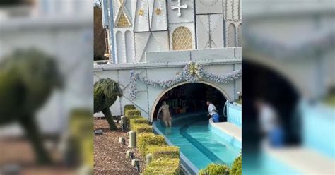 United States Man Arrested Naked In The Sets Of A Disneyland