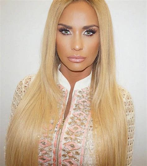 Katie Price Ageless Selfie Freaks Fans Out Over Lack Of Expression Daily Star