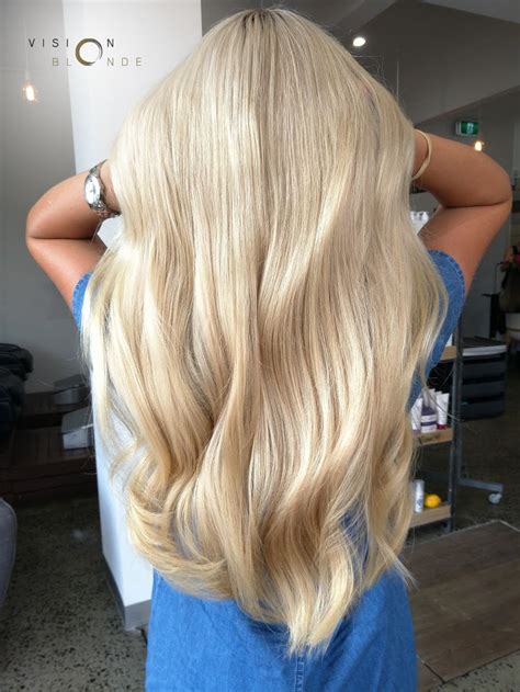 Lighter And Brighter With Olaplex 😍 Colour By Lauren Blonde Hair Looks Creamy Blonde Split