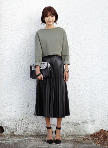 2017 Autumn Vintage Women Fashion Korean Sexy Pleated Skirt Rivet High Waist Black Pu Leather