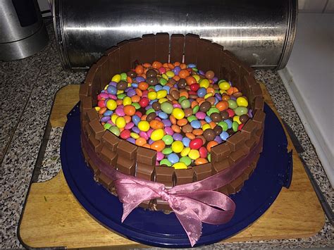 Weitere ideen zu süßigkeiten kuchen, süßigkeitenkuchen, geschenke. Candy Cake - ein amerikanischer Kuchen mit Süßigkeiten ...