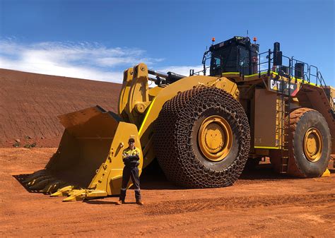 Rex Of The Loaders Admire The Cat 994k Wheel Loader The Worlds
