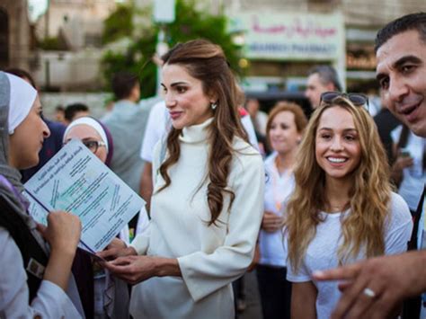 وهو يعني لاجل هذا الحديث ذهبوا إلى القول بالحرمة ونحن لا نرى أن هذه الحجة كافية في إثبات حكم شرعي وخصوصاً في الحلال والحرام. جولولي | الملكة رانيا العبدالله تدعم شباب المملكة.. صور