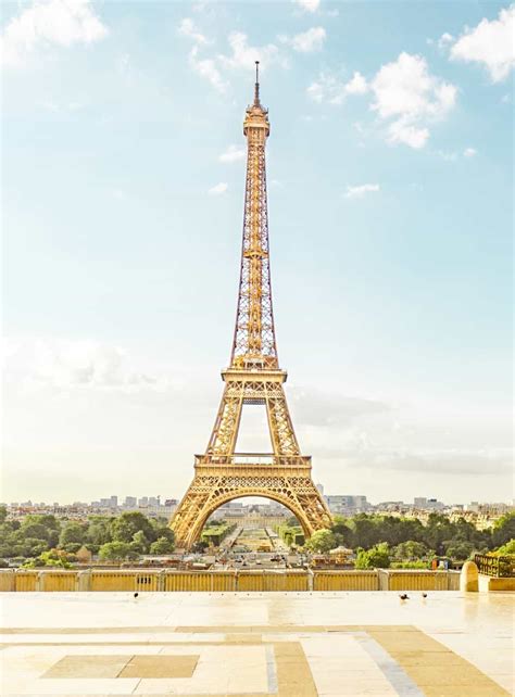 Read this to find out the five best spots to view the eiffel tower, for the best selfie, picnic and hidden locations, plus how to get there! Best Views of the Eiffel Tower + Map! - Grace J. Silla