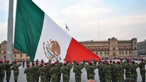 Día De La Bandera México Tuvo 11 Diferentes Banderas Conoce Sus