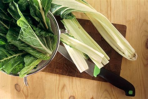 Graphic novel del battello a vapore. Come pulire, preparare e cucinare le coste | Sale&Pepe