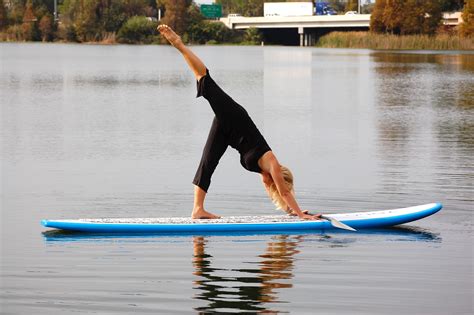 Saw Yoga On The Lake This Summer Need To Try Paddle Board Yoga