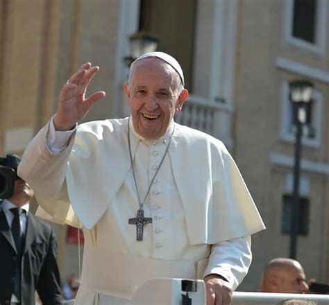 This article is about the fictional character papa louie. Papa Francesco: "La corruzione nella Chiesa è male antico" - IlGiornale.it