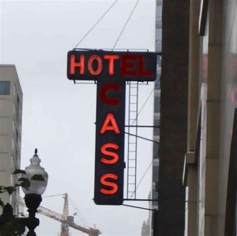 24 Hilariously Inappropriate Neon Sign Fails Blazepress Neon Signs