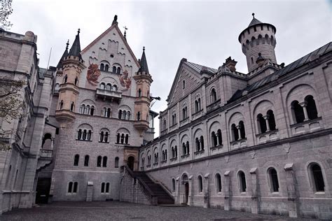 Als idealisierte vorstellung einer ritterburg aus der zeit des mittelalters errichtet. Schloss Neuschwanstein von innen Foto & Bild | architektur ...