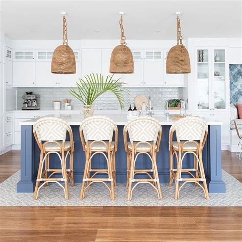 17 Coastal Kitchen Decor Ideas For A Beach Home Blue Kitchen Island