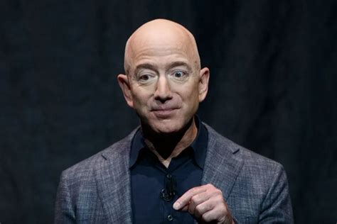 Jeffrey preston «jeff» bezos фамилия при рождении — йоргенсен; Jeff Bezos to step down from Amazon CEO role | The Apple Post