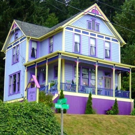 Found Another Purple House I Love Exterior House Paint Color