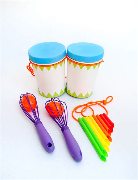 Kids can twist and twirl these homemade hand drums to their heart's content! The Super Fly, Backseat Family Band | Handmade Charlotte