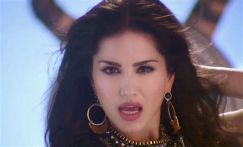 Watch Sunny Leones Pink Lips Sizzle In Hate Story 2
