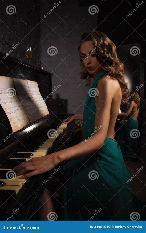 Beauty Woman In Evening Dress Playing Piano Stock Image Image Of Girl