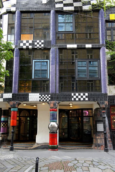 Der verträumte gastgarten lädt zum verweilen, entspannen und träumen ein. Hundertwasser Museum Kunst Haus Wien - Viki Secrets