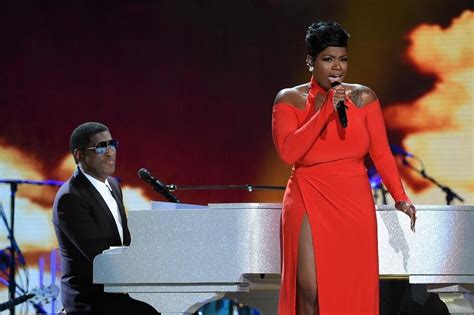 Fantasia Sings Superwoman At Soul Train Awards Essence
