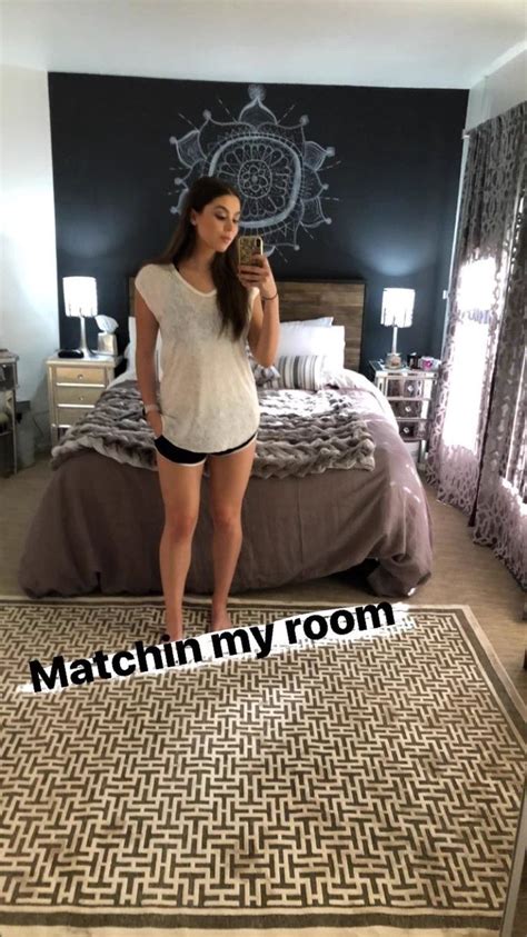 I Want Her To Take Off Those Clothsmmmmm Kira Kosarin Nickelodeon Girls Beautiful Celebrities