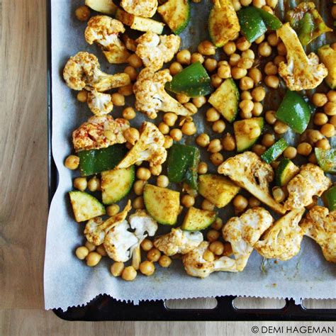 Geroosterde bloemkool met kikkererwten courgette en paprika