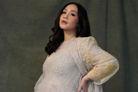 Nagita Slavina Jalani Maternity Shoot Outfit Seharga Rp70 Juta Jadi Sorotan