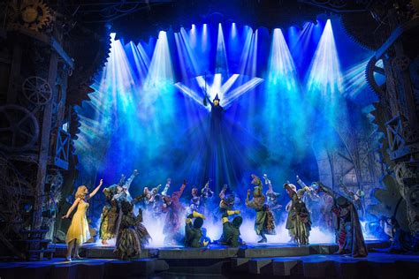 5 Life Lessons You Learn After Seeing Wicked On The West End