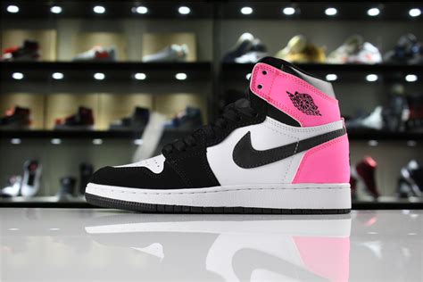 Air Jordan 1 High Og Valentines Day Blackhyper Pink White 881426 009