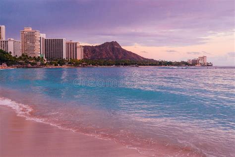 Beautiful Waikiki Beach Purple Sunset Stock Image Image Of Buildings
