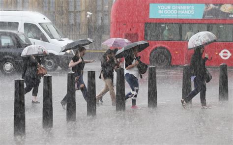 Uk Weather Flood Alerts As Weeks Rain Is Due To Fall In An Hour And