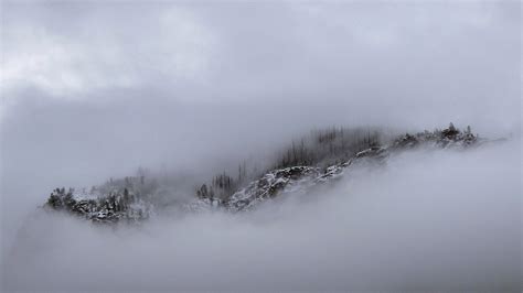 2560x1440 Mountain Snow Montana Mist Clouds Wallpaper