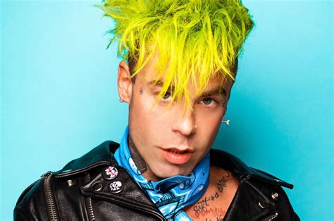Mod Sun And Avril Lavigne Perform ‘flames On Kimmel