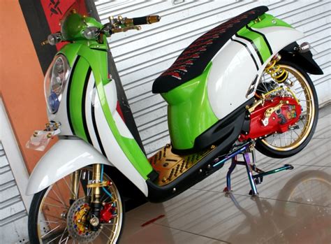 finna RZ: Modifikasi Honda Scoopy Racing Look Style