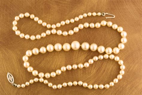 Akoya Pearls Cultured Graduated 20 Strand Lustrous Etsy Vintage Pearls Akoya Pearls Pearl