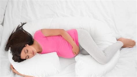 Heres How You Can Get A Good Nights Rest During Pregnancy Fitness