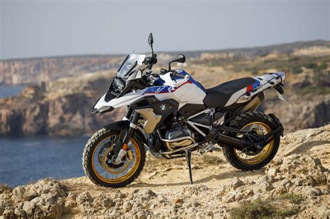 The hp billet packs underlines the sporty character. 2019 BMW R 1250 GS HP | IAMABIKER