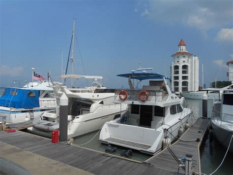 Enjoy the scenic view of the island. Straits Quay Marina, Penang Island, Malaysia