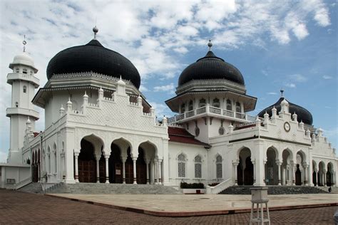 Masjid Raya Baiturrahman Kebanggaan Aceh Yang Melintas Sejarah