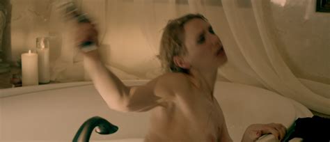 Naked Julia Dietze In Bullet
