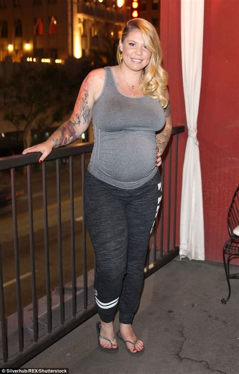 Pregnant Kailyn Lowry Relaxes With Amber Portwood Daily Mail Online