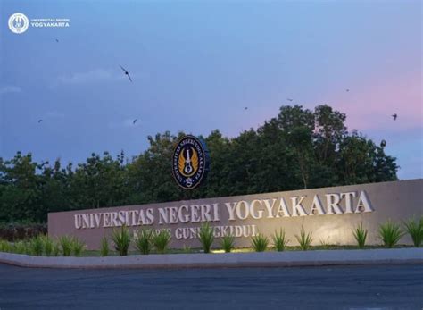 10 Universitas Negeri Di Yogyakarta Terbaik Dan Terfavorit Orami